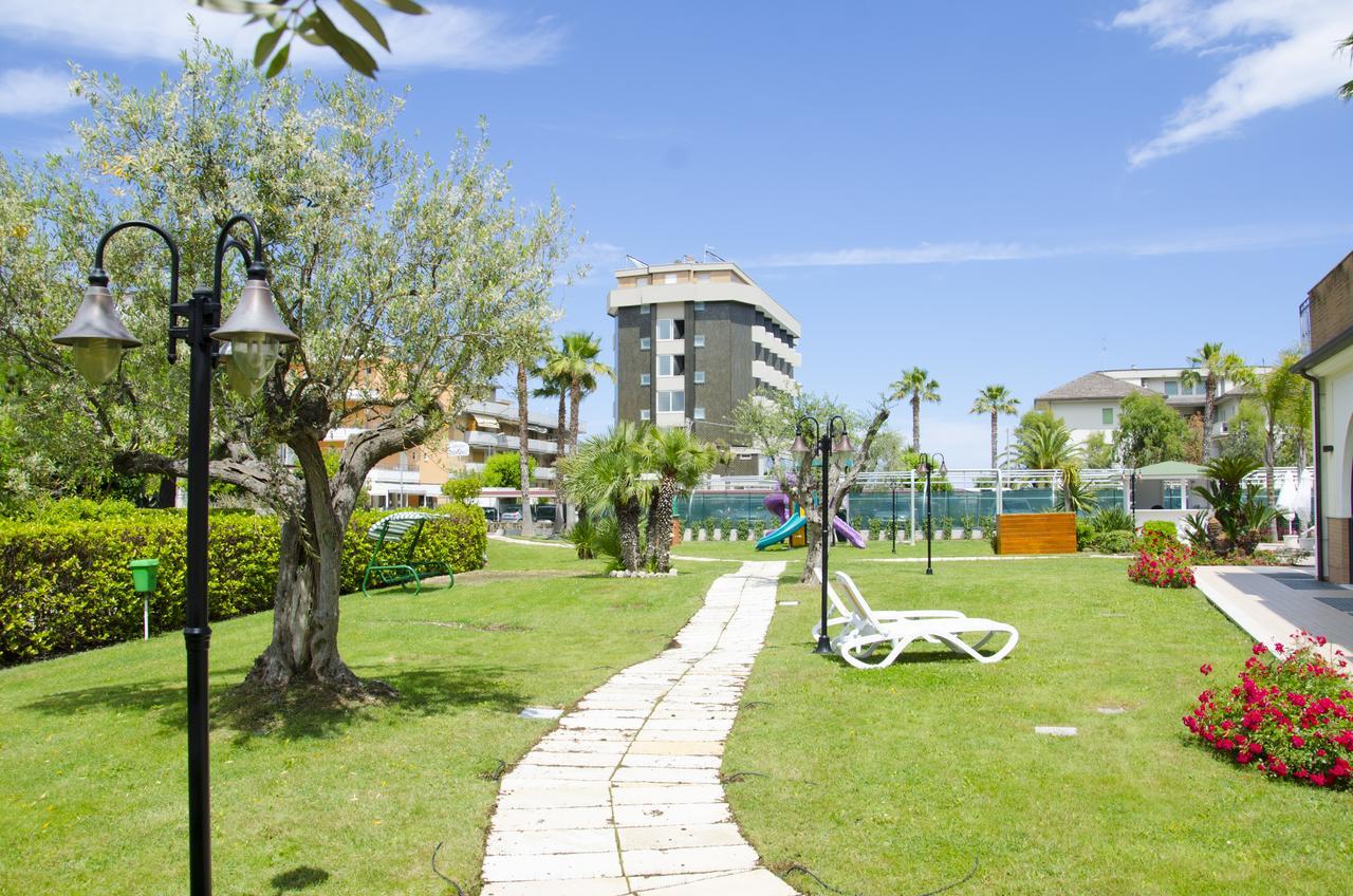 Almaluna Hotel&Resort Alba Adriatica Exterior foto