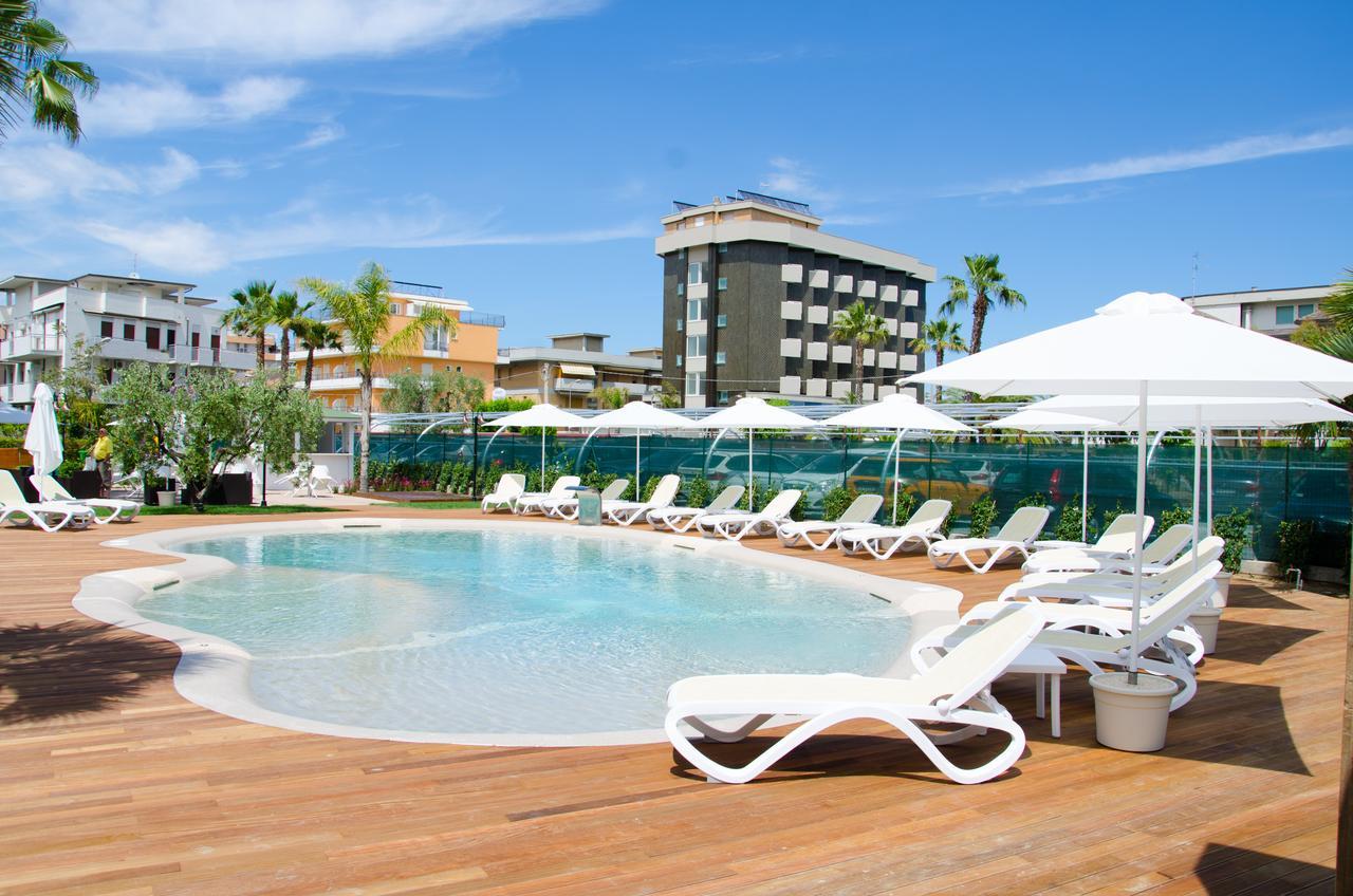 Almaluna Hotel&Resort Alba Adriatica Exterior foto