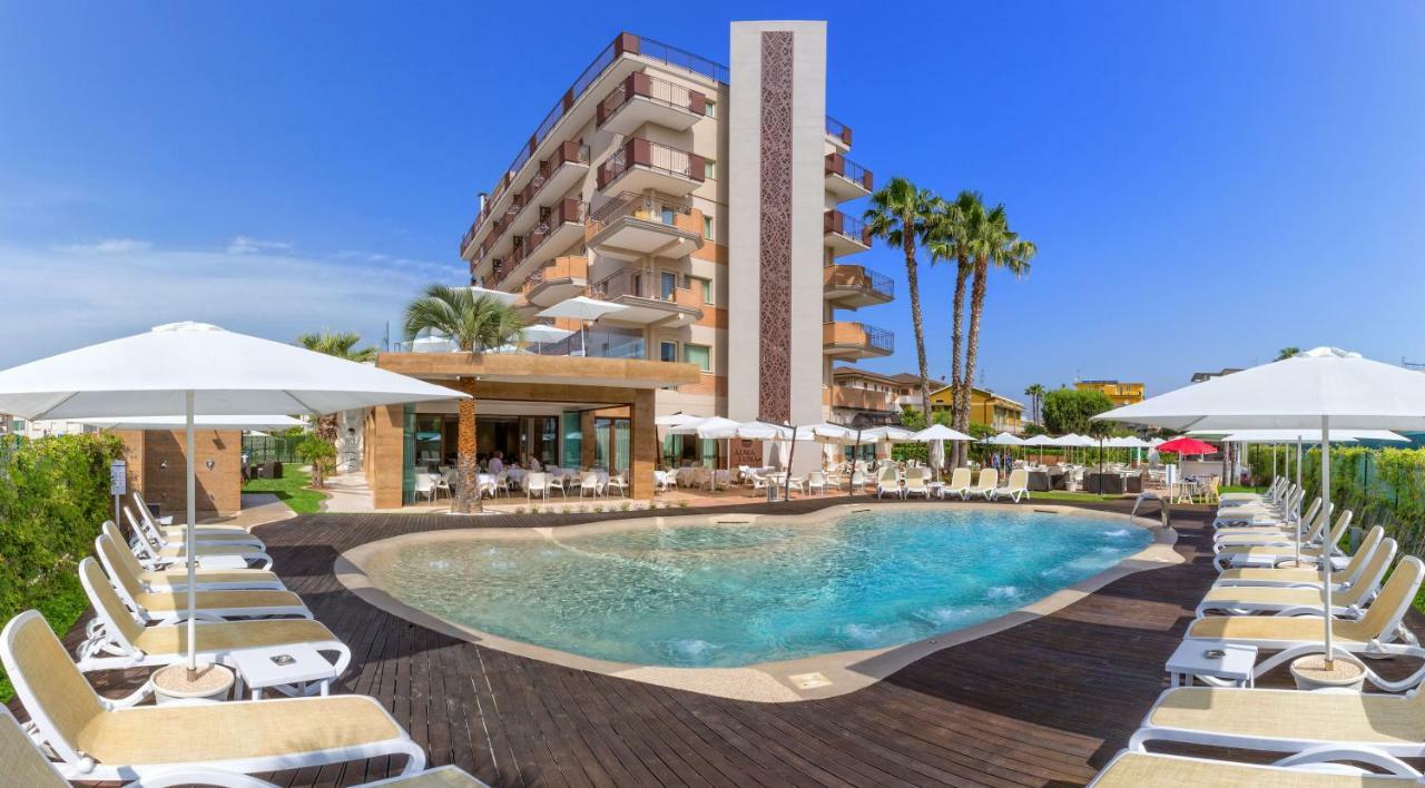Almaluna Hotel&Resort Alba Adriatica Exterior foto