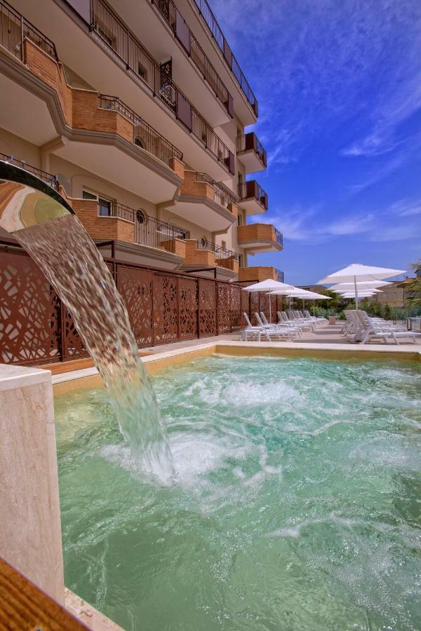 Almaluna Hotel&Resort Alba Adriatica Exterior foto